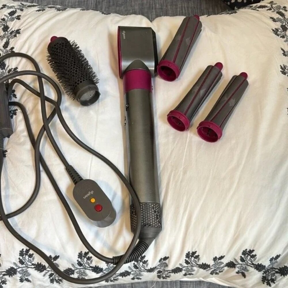 Dyson Airwrap with attachments